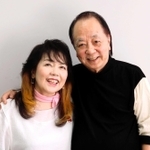 結成５０周年記念のコンサートを開く紙ふうせんの後藤悦治郎（右）と平山泰代＝神戸新聞社