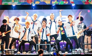 コヤブソニックに初出演し、会場を沸かせた「ＷＥＳＴ．」＝９月１４日、インテックス大阪（吉本興業提供）