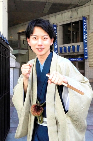 「こんなに早く大きなホールで一人会がやれてうれしい」と語る桂天吾＝神戸市中央区浪花町、神戸朝日ホール