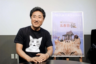 「現代社会にはもっと寛容性が必要だと感じる」と話す想田和弘監督＝大阪市内