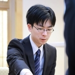 第２局で一力遼天元に勝ち、対局を振り返る芝野虎丸名人＝18日午後、札幌市中央区、京王プラザホテル札幌