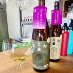和泉屋ブランドの日本酒がそろう田治米合名会社の直売施設＝朝来市山東町矢名瀬町