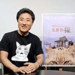 「現代社会にはもっと寛容性が必要だと感じる」と話す想田和弘監督＝大阪市内