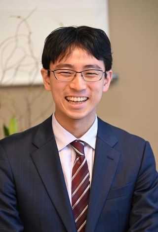 囲碁のタイトル「天元」を初防衛した一力遼（いちりき・りょう）さん＝洲本市小路谷、ホテルニューアワジ（撮影・大田将之）
