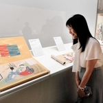 大胆かつ妖艶な春画が並ぶ会場＝京都市左京区岡崎最勝寺町、細見美術館