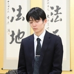 棋士編入試験の第３局で試験官を務めた上野裕寿四段＝８日午前、大阪市福島区、関西将棋会館