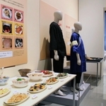 伝統衣装や料理などを通して、客家独自の文化を紹介している＝国立民族学博物館