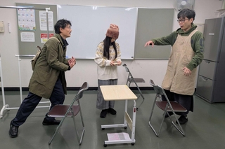 「ここはどこかの窓のそと２」の稽古風景（窓の階提供、撮影・晴川言葉）