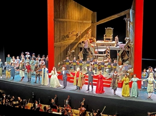 オペラ「ファルスタッフ」のカーテンコールの様子