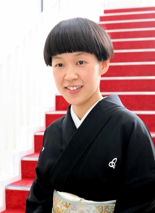 「私自身も楽しめる１週間にしたい」と意気込む桂二葉＝神戸市兵庫区新開地２