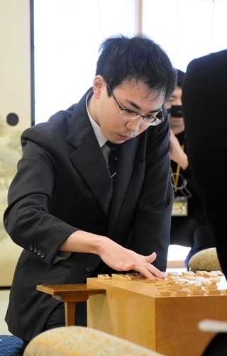棋士編入試験５番勝負第５局に臨んだ試験官の柵木幹太四段＝２２日午前、大阪府高槻市、関西将棋会館（日本将棋連盟提供）