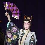 「宝塚１１０年の恋のうた」で雅やかな和服姿の芹香斗亜さん＝宝塚市栄町１、宝塚大劇場（撮影・小林良多）