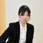 棋士編入試験５番勝負第５局に臨んだ西山朋佳女流三冠＝２２日午前、大阪府高槻市、関西将棋会館（日本将棋連盟提供）