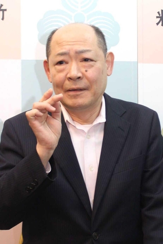 師匠である米朝の口ぶりや仕草を再現しながら思い出を語る桂八十八＝大阪市北区西天満５、米朝事務所