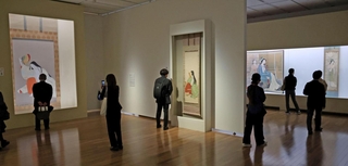 上村松園の作品が並ぶ会場＝大阪中之島美術館（撮影・丸山桃奈）