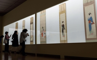 上村松園の作品が並ぶ会場＝大阪中之島美術館（撮影・丸山桃奈）