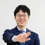 インタビューでますますの活躍を誓った余正麒八段＝神戸新聞社