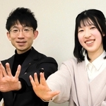 関山家で四代目棋士の利道九段（左）と長女で五代目となる穂香さん＝大阪府島本町水無瀬２、囲碁サロン関山