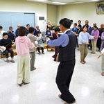 定期的に練習に励むデカンショ節保存会のメンバーら＝丹波篠山市