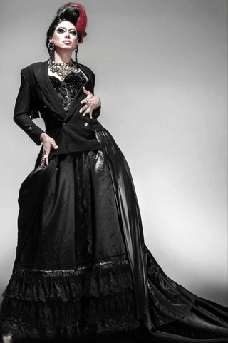 ドラァグクイーンのドリアン・ロロブリジーダ