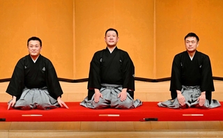 ３人同時襲名した（左から）二代目桂惣兵衛、二代目桂力造、四代目桂米之助＝大阪・サンケイホールブリーゼ（提供、撮影・佐々木芳郎さん）
