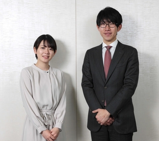 第３６期女流王位戦について対談した佐々木大地七段（右）と小高佐季子女流初段