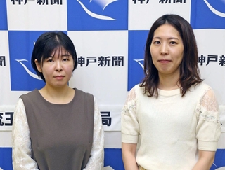 第３６期女流王位戦の第１局を前に記念撮影をする福間香奈女流王位（右）と伊藤沙恵女流四段＝４月２３日、姫路市夢前町前之庄、旅館「里湯ひととき夢乃井」