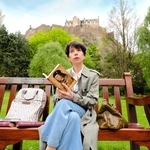 映画「ロスト・キング　５００年越しの運命」の一場面（（Ｃ）ＰＡＴＨÉ　ＰＲＯＤＵＣＴＩＯＮＳ　ＬＩＭＩＴＥＤ　ＡＮＤ　ＢＲＩＴＩＳＨ　ＢＲＯＡＤＣＡＳＴＩＮＧ　ＣＯＲ　ＰＯＲＡＴＩＯＮ　２０２２ＡＬＬ　ＲＩＧＨＴＳ　ＲＥＳＥＲＶＥＤ．）