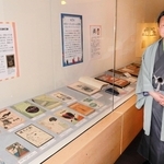 日本のダンスホールを40年以上研究した成果を企画展で披露する関西大学社会学部の永井良和教授＝大阪府吹田市、関西大学博物館