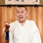 高座で落語を披露する桂南天。受賞歴はないが、「自分がおもろいと思ったことを追求してきた」と語る＝大阪市西成区山王１、動楽亭