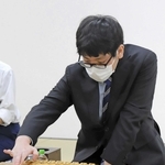 正確な読みの力を発揮し、加古川青流戦の開幕局を制した山下数毅三段＝１７日、加古川市加古川町溝之口、加古川まちづくりセンター