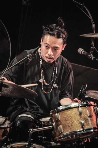 ドラムの石若駿（ｐｈｏｔｏｂｙ井上嘉和）