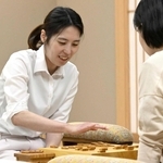 タイトル防衛を果たし、対局を振り返る福間香奈女流王位＝２５日午後、東京都渋谷区、将棋会館