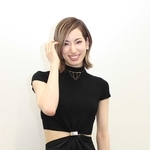 「夏の暑さに負けない公演をお届けしたい」と語る柚香光＝大阪市内