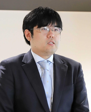 日本将棋連盟常務理事に就任し、抱負を語る糸谷哲郎八段＝６月１９日、大阪府高槻市、関西将棋会館