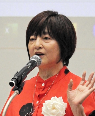 「記憶に残る作品を作ってほしい」と話す田中まこさん＝神戸国際会議場