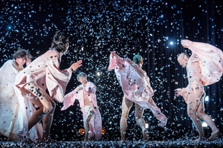 ダンス公演ポスト舞踏派Ｗ・Ａモーツァルト歌劇「魔笛」の一場面（神戸文化ホール提供、撮影・ｂｏｚｚｏ）
