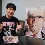 「孤独でも一人ではないし、一方で生きるためには、社会の一員であることを自覚する必要がある」と話す青柳拓監督＝大阪市内