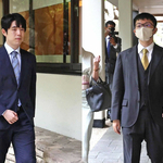 会場入りする藤井聡太王位（左）と永瀬拓矢九段＝１４日午後、神戸市北区有馬町、中の坊瑞苑（撮影・丸山桃奈）