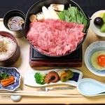 藤井聡太王位が１日目の昼食に選んだ「神戸牛すき鍋膳」＝１５日午後、神戸市北区有馬町、中の坊瑞苑（撮影・小林良多）