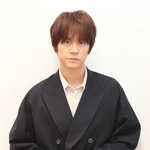 「見た後にいろいろと考え込む作品になるんじゃないかな」と語る浦井健治＝大阪市内