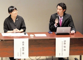それぞれの研究成果を報告する森本陽香さん（左）と伊藤駿さん＝兵庫県立美術館