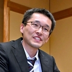 対局を終え、インタビューに答える志田達哉八段＝２２日午後、東京都千代田区の日本棋院