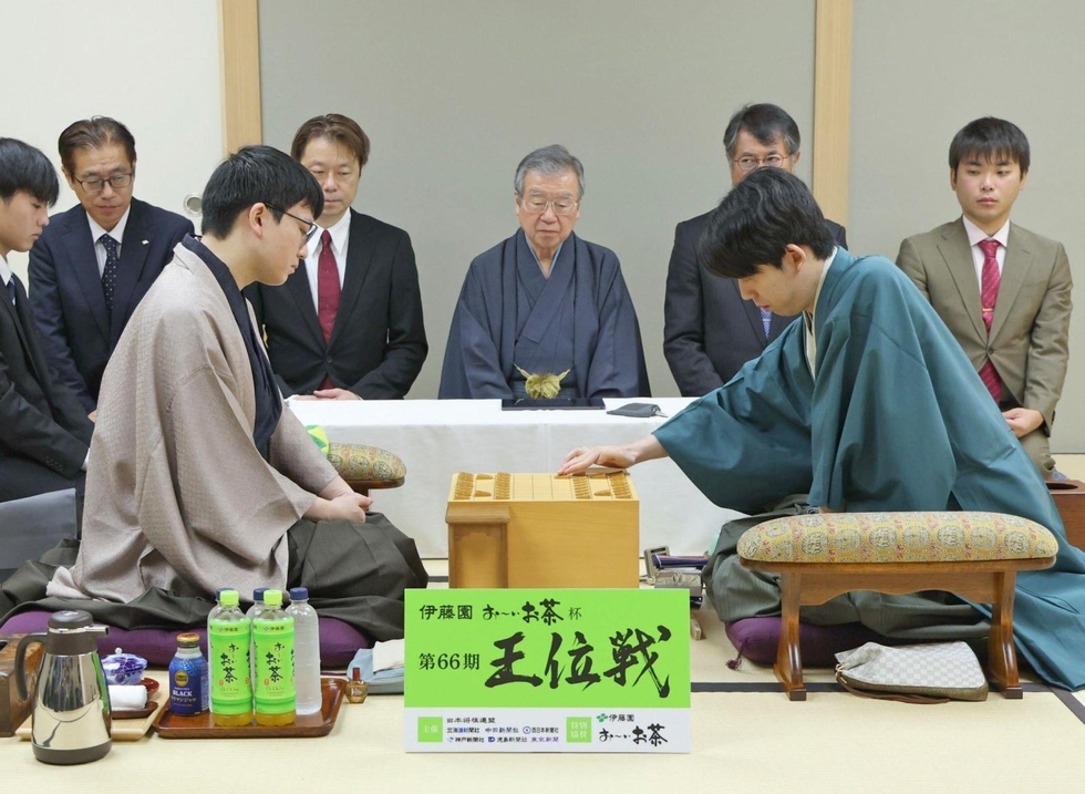 将棋王位戦第6局始まる 藤井と永瀬、相腰掛け銀|文化|神戸新聞NEXT