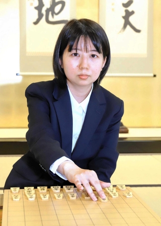 タイトル挑戦権が懸かった大一番を前に、取材に応じた中七海女流三段＝８月２２日、関西将棋会館