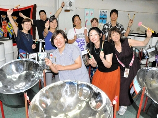 １４日のイベントに向けて意気込むファンタスティックスのメンバー＝神戸市長田区西尻池町３