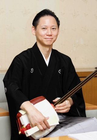 文楽三味線の鶴澤友之助＝大阪市中央区日本橋１