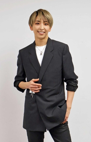 公演への意気込みを語る宙組トップスターの桜木みなと＝宝塚市栄町１、宝塚大劇場