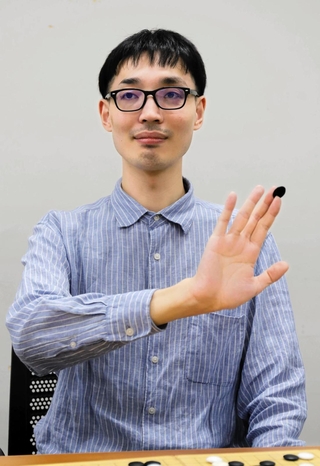 兵庫県アマ囲碁名人戦Ａ級で優勝した浜崎公輔（はまさき・こうすけ）さん