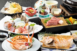日本海のグルメが詰まった「香住蟹とのどぐろ会席」（休暇村・竹野海岸提供）